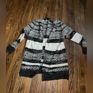 Cardigan black and white
